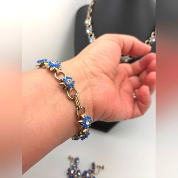 Vintage Midcentury silver tone with Blue Resin flowers necklace - Picture 4 of 5